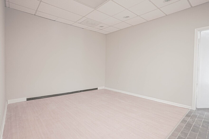 More Photos Of 14721 Pebble Bend Dr, Houston Medical For Sale