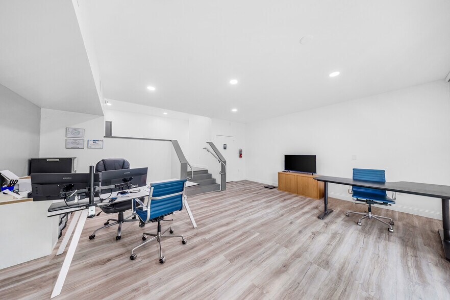 More Photos Of 8009 NW 29th St, Doral Warehouse For Sale