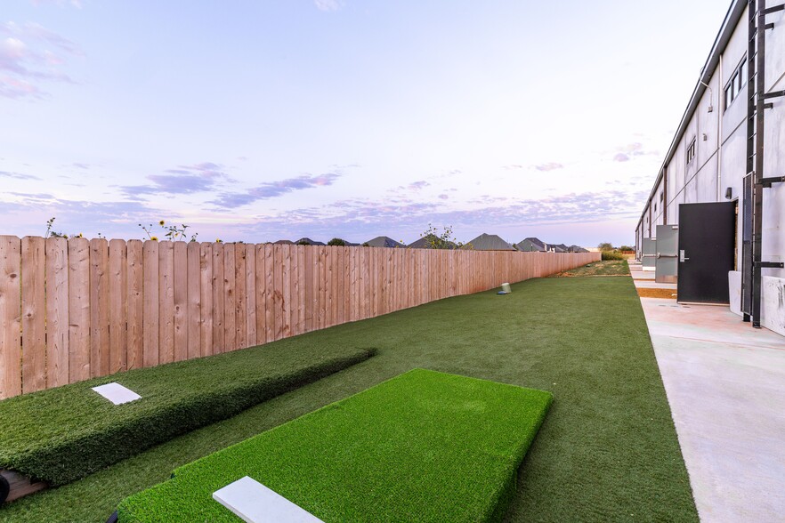 More Photos Of 4009 NW 164th St, Edmond Industrial For Sale