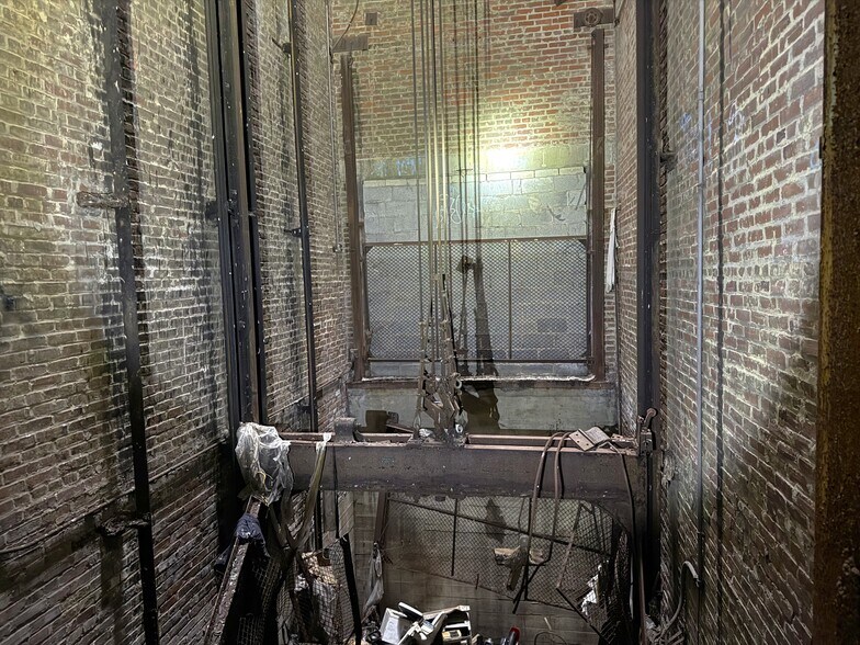 More Photos Of 1100R S Christopher Columbus Blvd, Philadelphia Industrial For Sale