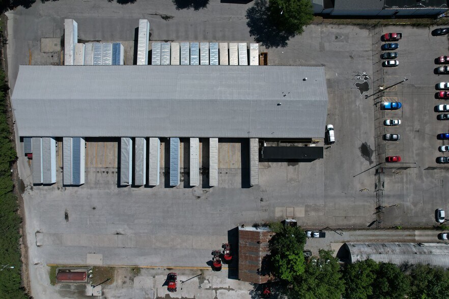 More Photos Of 2220 S 7th St, Louisville Truck Terminal For Lease