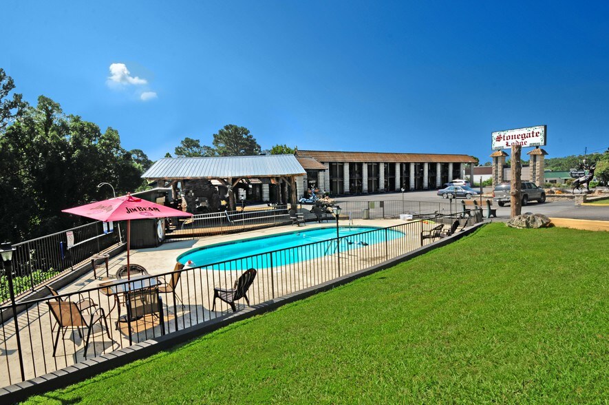 2106 E Van Buren, Eureka Springs, AR 72632 Hotel For Sale