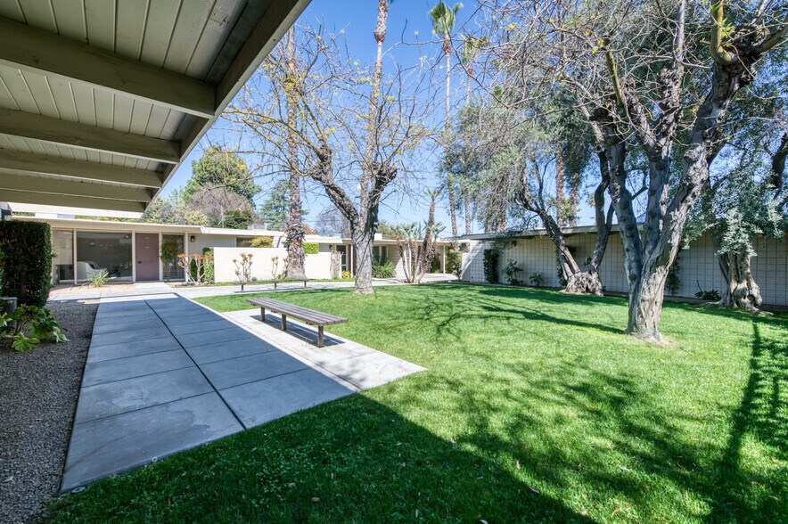 More Photos Of 446 W Shaw Ave, Fresno Office For Sale