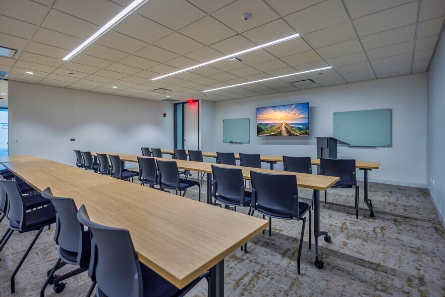 More Photos Of 2625 Butterfield Rd, Oak Brook Coworking Space