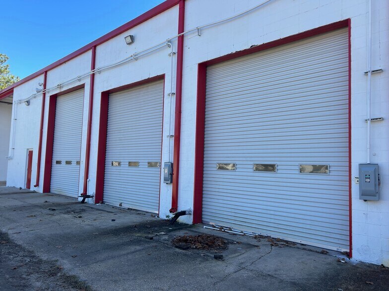 More Photos Of 100 N Bessemer Ave, Mobile Service For Lease