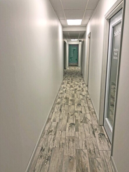 More Photos Of 556 Main St, Stroudsburg Office Residential For Lease