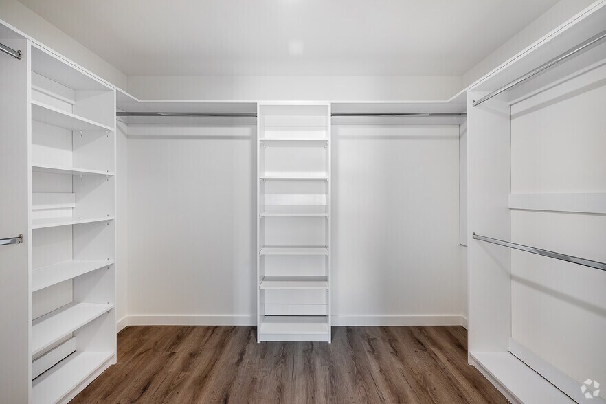 More Photos Of 988 S Manhattan Pl, Los Angeles Apartments For Lease