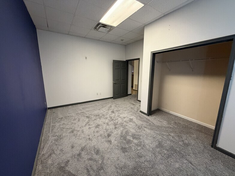 More Photos Of 7321 Wichita St, Forest Hill Self Storage For Lease