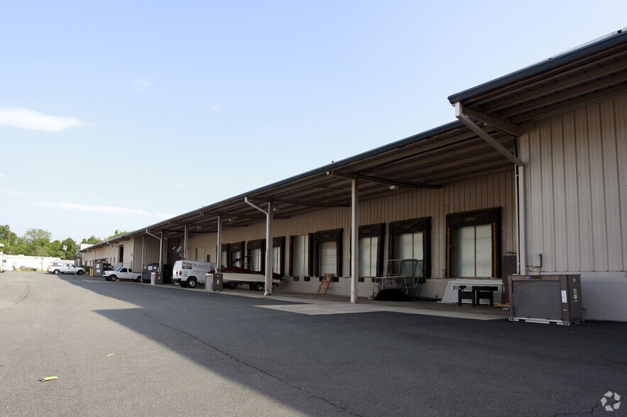 More Photos Of 6628 James Madison Hwy, Haymarket Warehouse For Lease