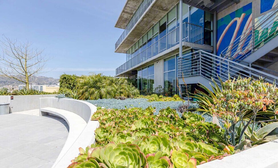 More Photos Of 925 N La Brea Ave, Los Angeles Loft Creative Space For Lease