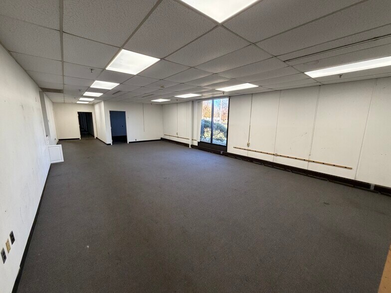 More Photos Of 1305 Progress Rd, Suffolk Warehouse For Lease