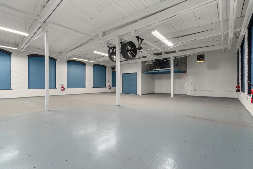 More Photos Of 56 Sterling St, Clinton Manufacturing For Lease