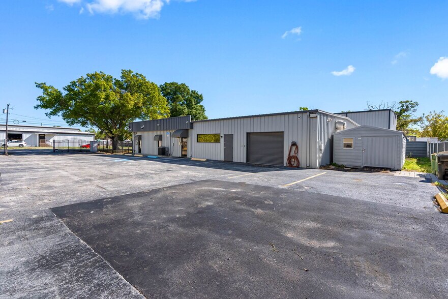 More Photos Of 4412 W Osborne Ave, Tampa Light Distribution For Lease