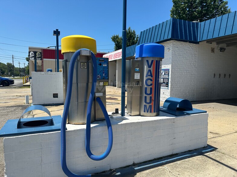 More Photos Of 29007 Lake Shore Blvd, Willowick Specialty For Sale