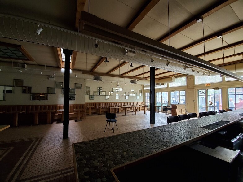 More Photos Of 802-804 W Randolph St, Chicago Storefront Retail Office For Lease