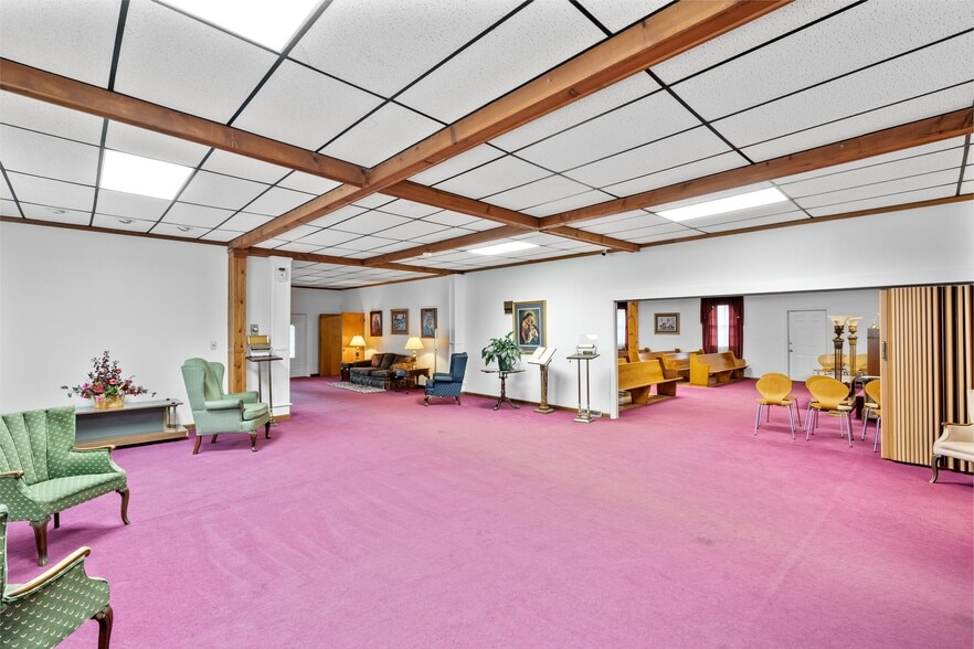 More Photos Of 1401 S Fant St, Anderson Funeral Home For Sale