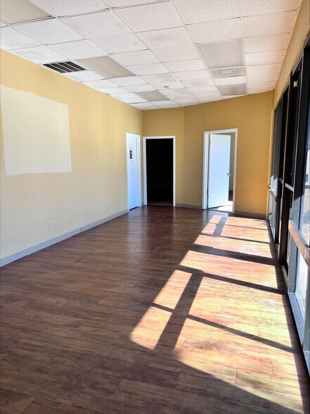 More Photos Of 9802 Whithorn Dr, Houston Office For Sale