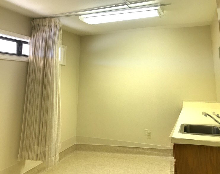 More Photos Of 901 Sunset Dr, Hollister Medical For Lease