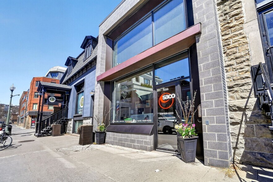 Primary Photo Of 1231-1233 Av Greene, Westmount Freestanding For Sale