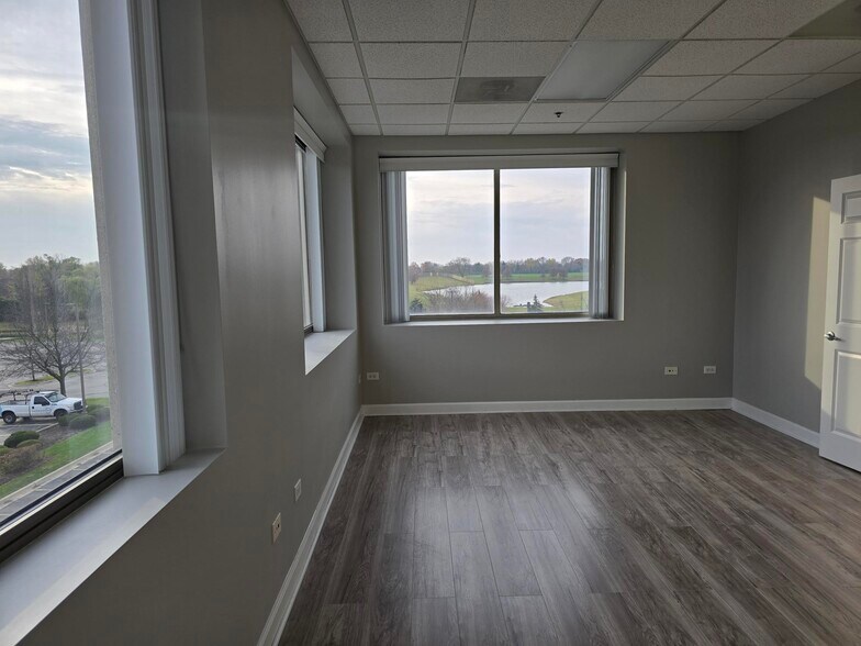More Photos Of 2272 95th St, Naperville Office For Sale