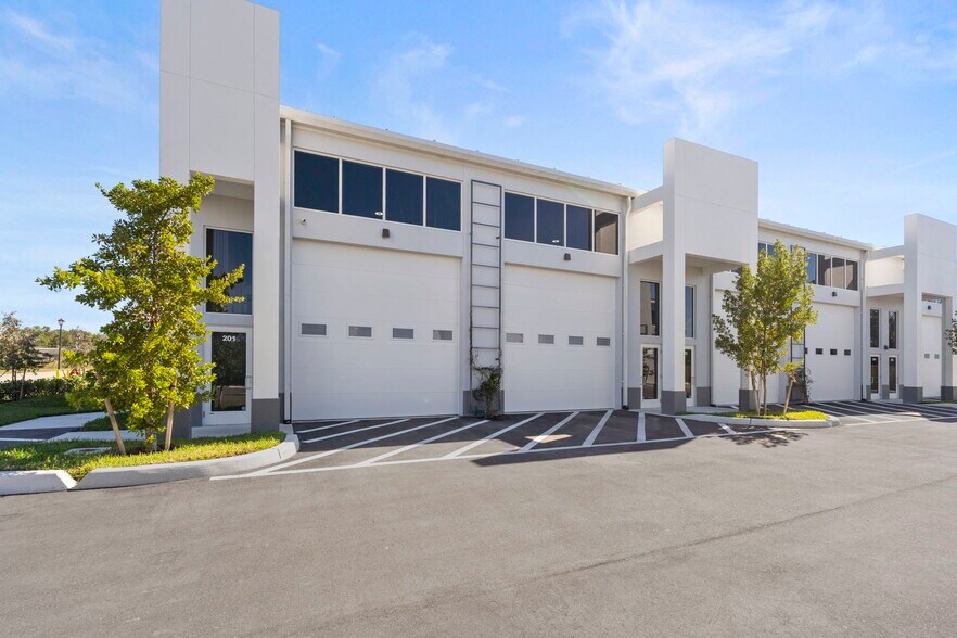 More Photos Of 3584 Plover, Naples Warehouse For Lease