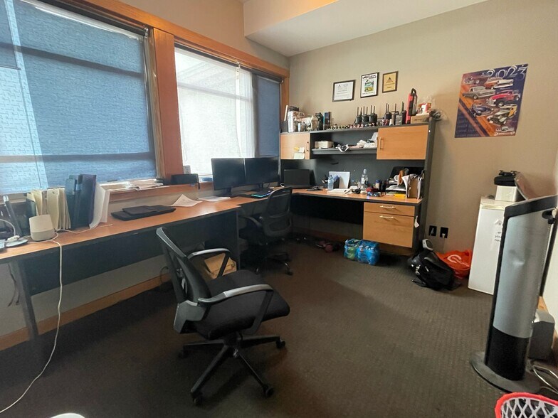 More Photos Of 26020 31B Ave, Langley Twp Flex For Lease