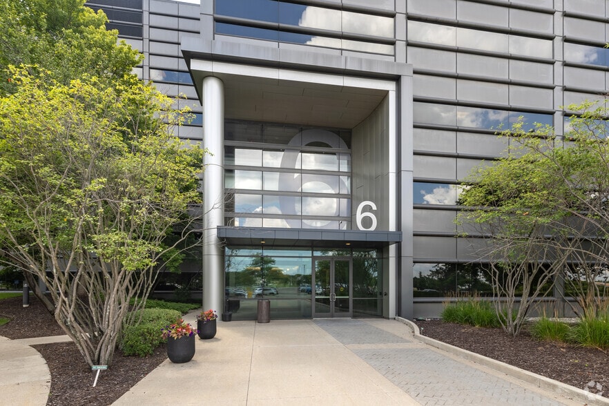 More Photos Of 4-6 Parklane Blvd, Dearborn Office For Lease
