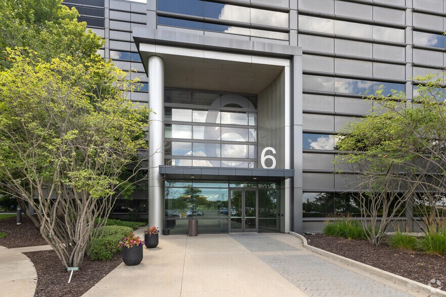 More Photos Of 4-6 Parklane Blvd, Dearborn Office For Lease