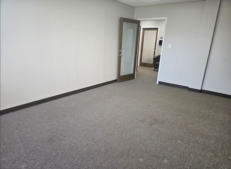 More Photos Of 1263 S Highland Ave, Lombard Medical For Lease