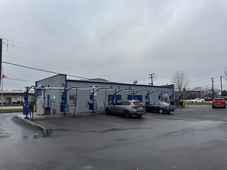 More Photos Of 527 N Green Bay Rd, Waukegan Carwash For Sale