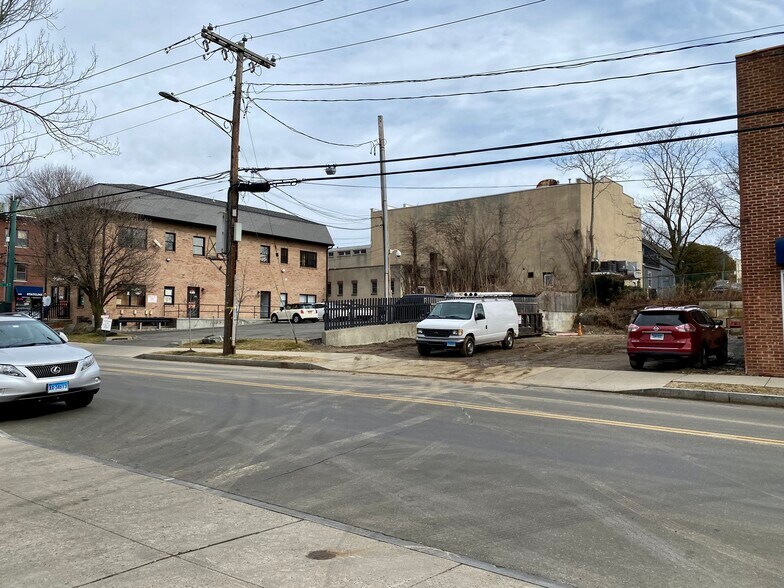 More Photos Of 111 Mill St, Greenwich Storefront Retail Office For Sale