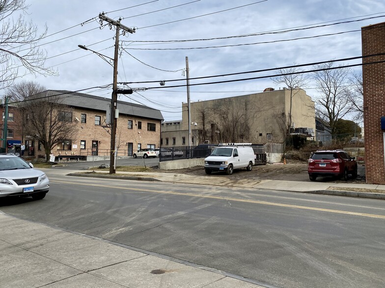 More Photos Of 111 Mill St, Greenwich Storefront Retail Office For Sale