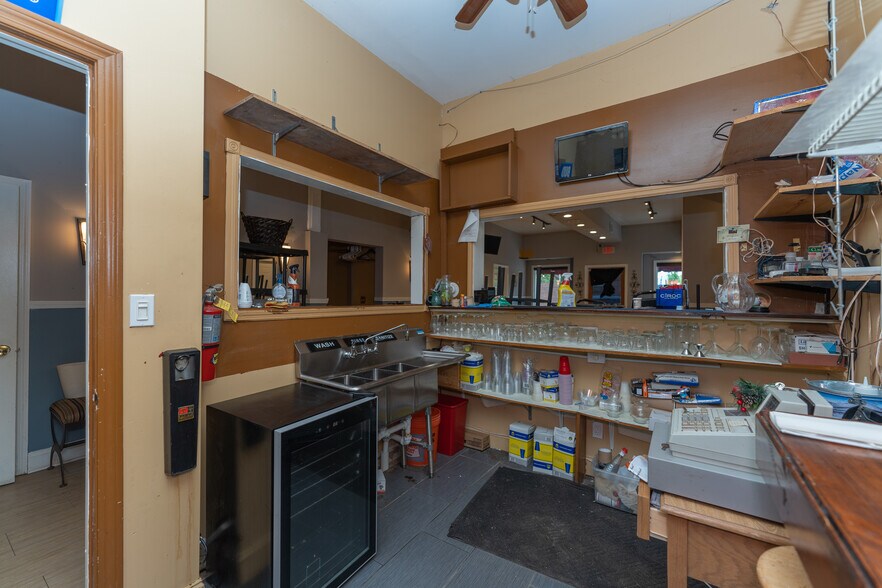 More Photos Of 117 N Lake Ave, Albany Storefront Retail Residential For Sale