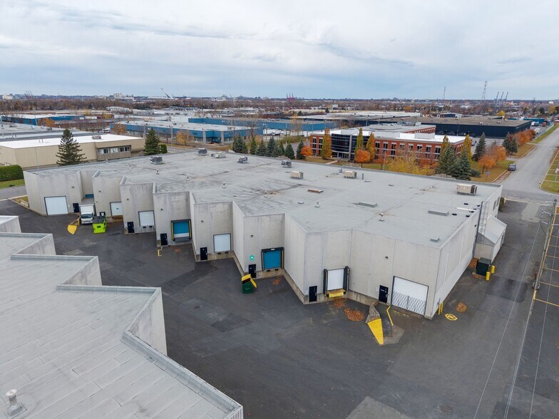 More Photos Of 2156-2168 Rue de la Province, Longueuil Light Distribution For Lease