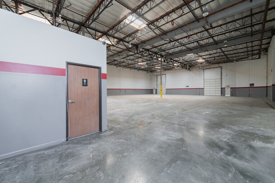 More Photos Of 9201 Charles Smith St, Rancho Cucamonga Warehouse For Lease