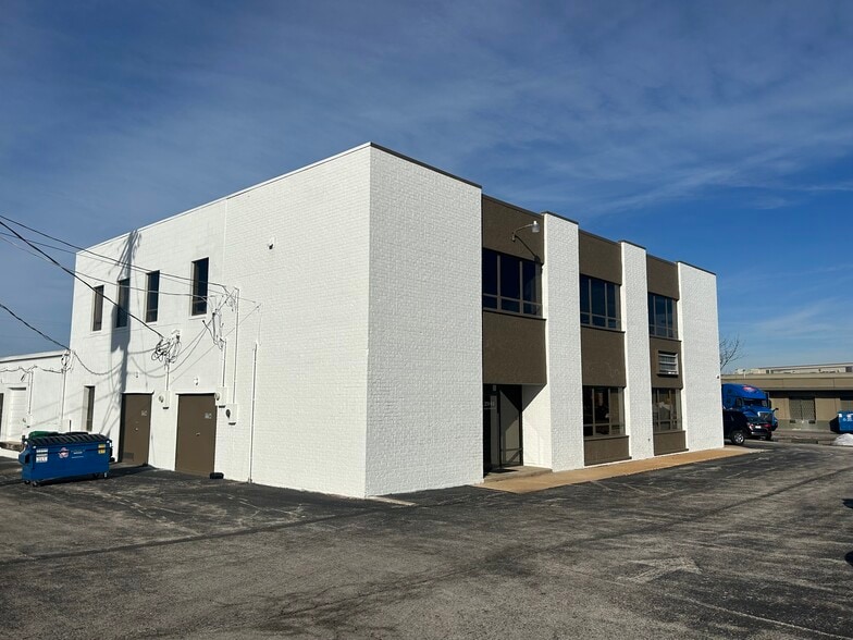 More Photos Of 11704-11718 Lackland Industrial Dr, Saint Louis Flex For Lease