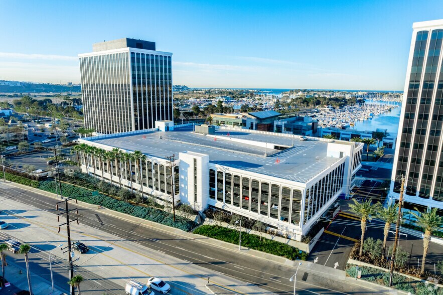 More Photos Of 4644 Admiralty Way, Marina Del Rey Parking Garage For Lease