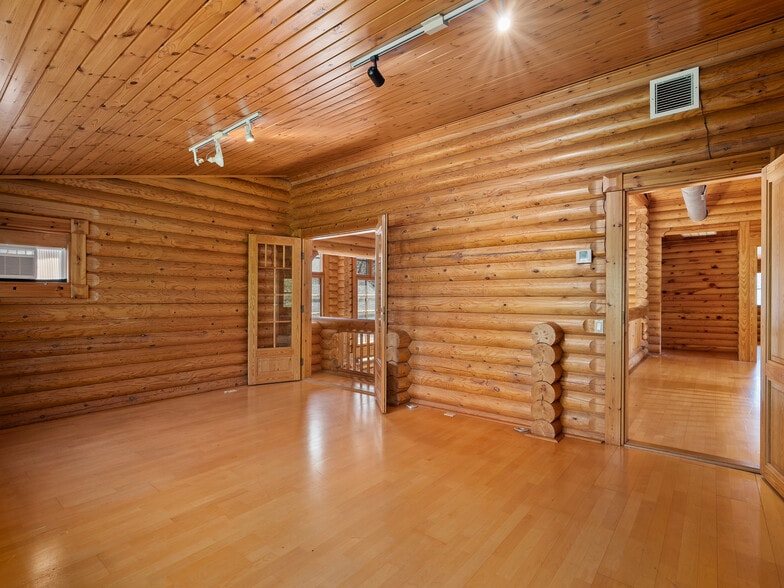 More Photos Of 1482 Russ Ave, Waynesville Office For Lease