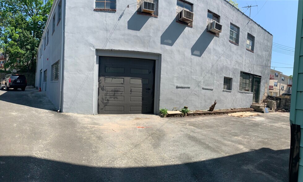 Primary Photo Of 336-344 Hoover Ave, Bloomfield Warehouse For Lease