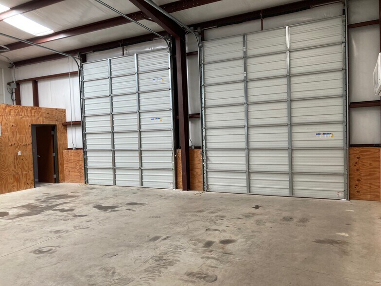 More Photos Of 1919 Golden Heights Rd, Fort Worth Unknown For Lease