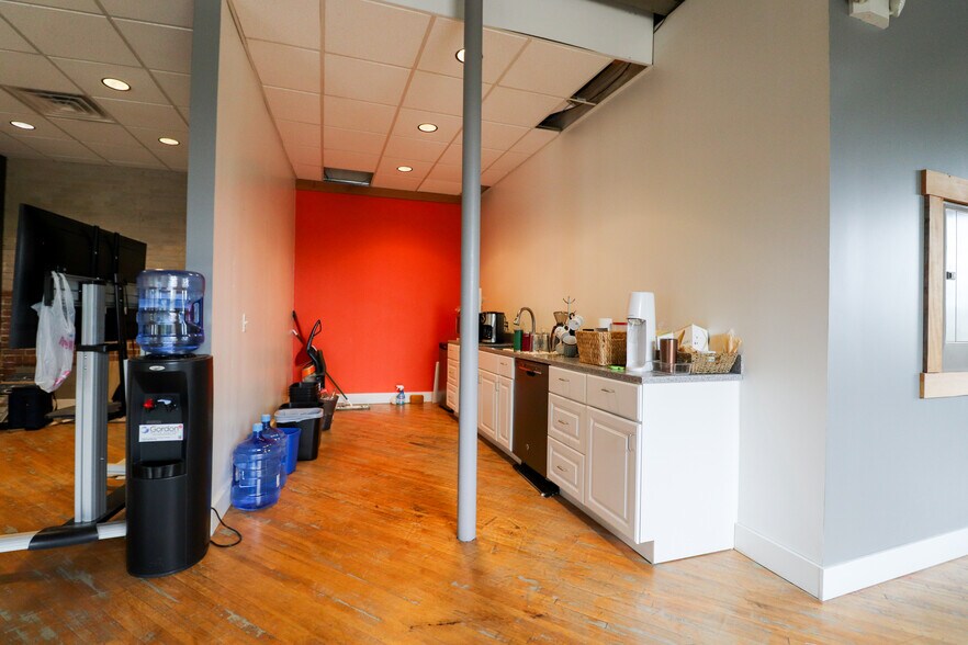 More Photos Of 1739 Elizabeth Ave NW, Grand Rapids Flex For Sale