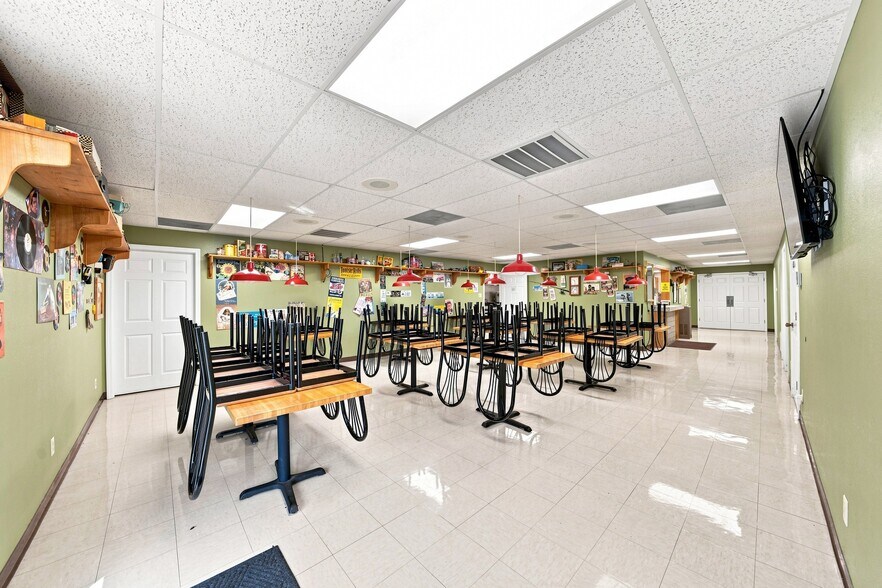 More Photos Of 951 S Kingshighway St, Sikeston Office For Sale