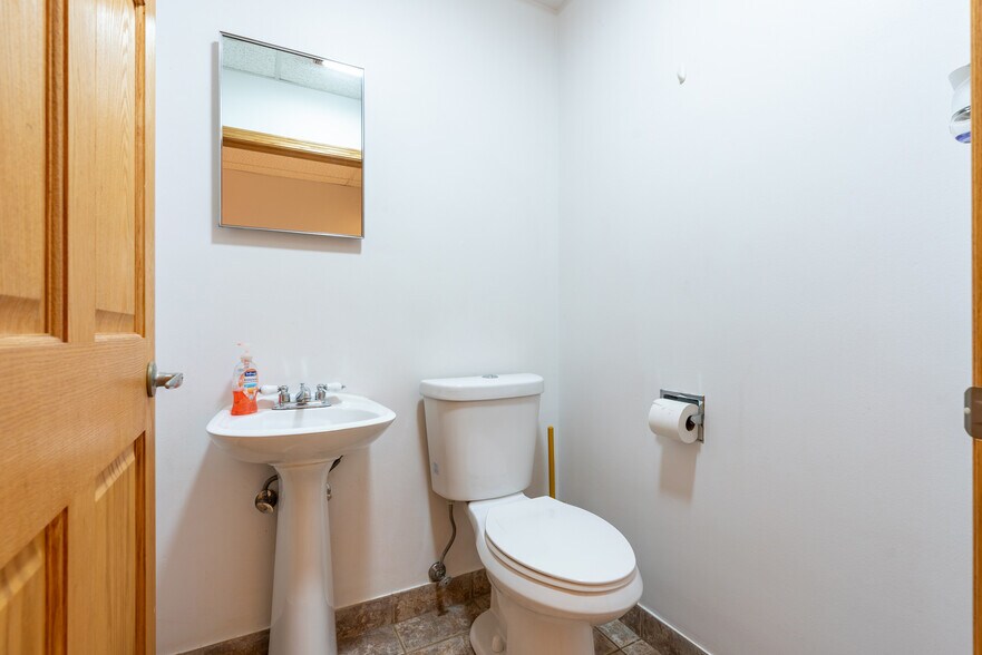 More Photos Of 6135 N Elston Ave, Chicago Office Residential For Sale