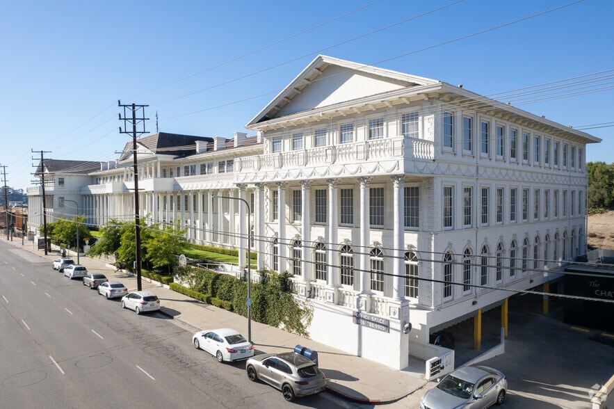 More Photos Of 20501 Ventura Blvd, Woodland Hills Office For Lease