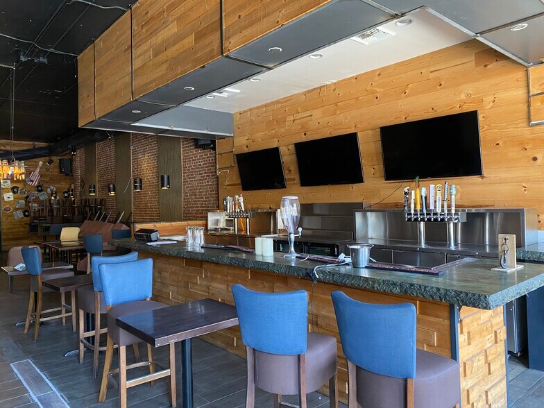 More Photos Of 43 E Colorado Blvd, Pasadena Restaurant For Sale