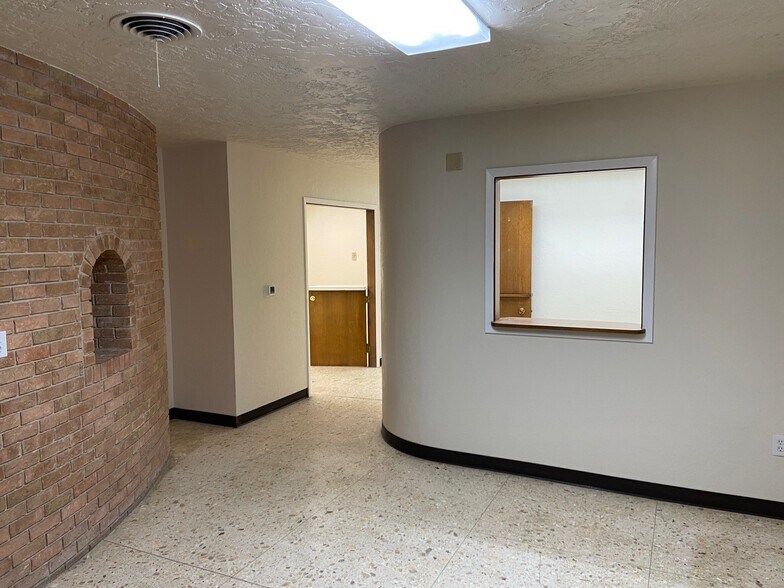 More Photos Of 11119 Highway 76, Healdton Office For Sale