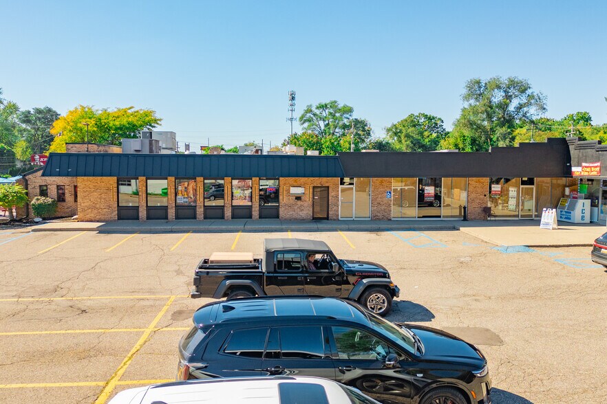 More Photos Of 7710-7726 Cooley Lake Rd, Waterford Freestanding For Lease