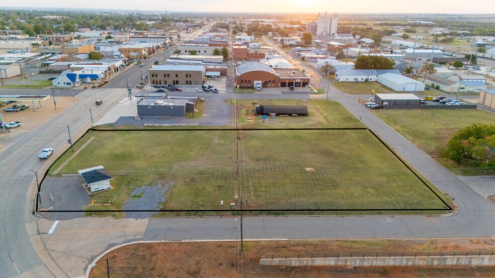 More Photos Of 312 Main St, Weatherford Land For Sale