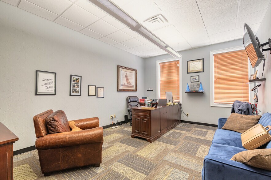 More Photos Of 200 Magnolia Ave, Daytona Beach Office For Sale