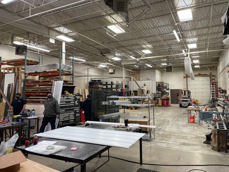 More Photos Of 150 W 88th St, Bloomington Light Distribution For Lease